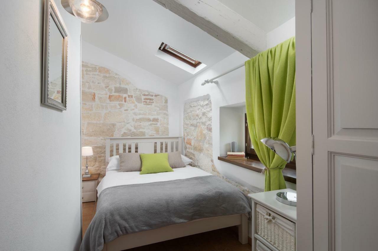 Apartments Bonaparte Poreč Buitenkant foto