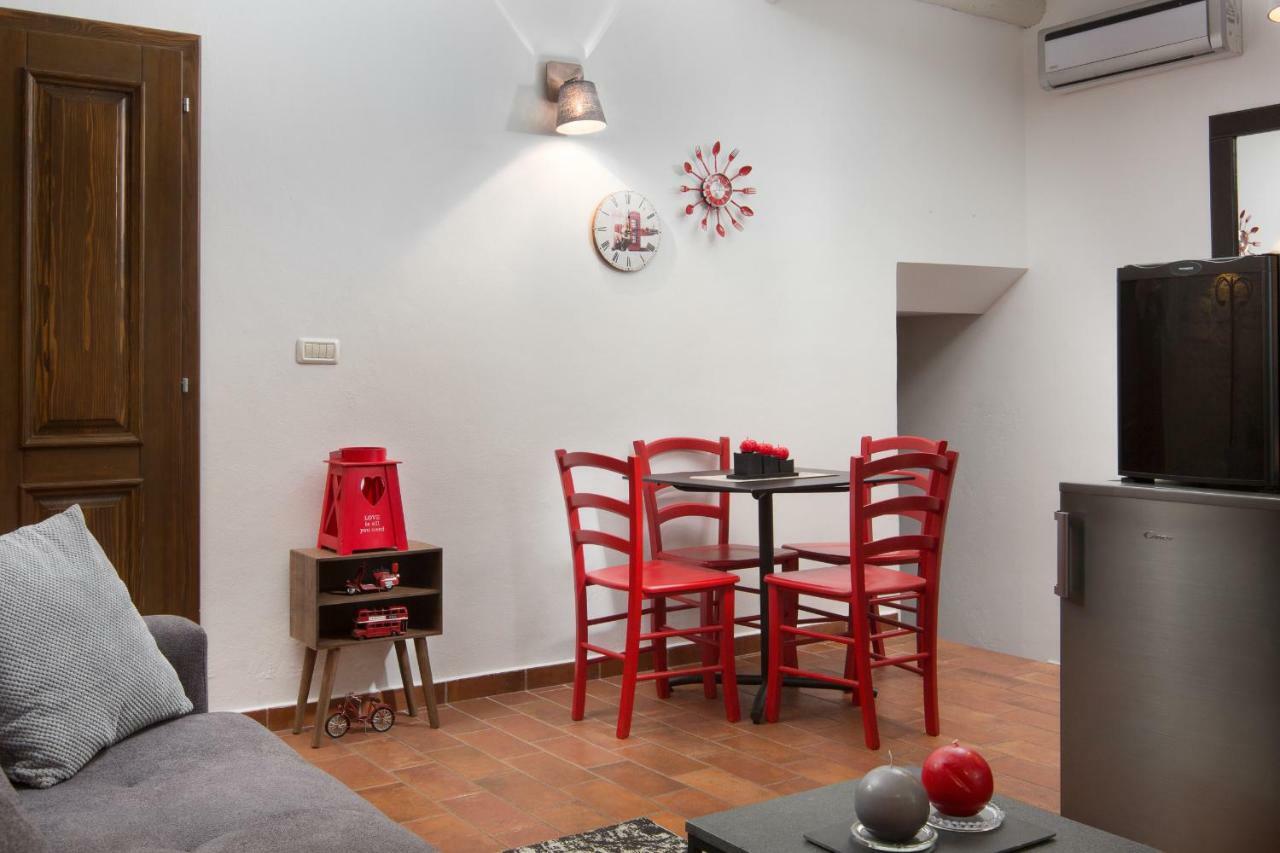 Apartments Bonaparte Poreč Buitenkant foto